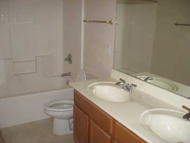 6762 West Rowel Road Peoria, AZ 85383 - Photo 17 of 19 Hall bath