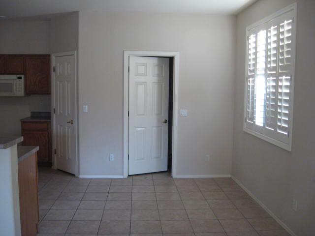 6762 West Rowel Road Peoria, AZ 85383 - Photo 5 of 19 Eating area
