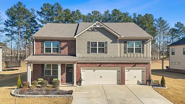 a view of a house with entertaining space