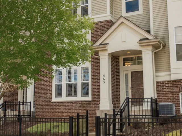 $449,500 | 563 Grosvenor Lane, Aurora, IL 60504