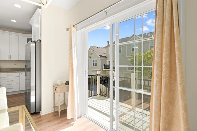 $449,500 | 563 Grosvenor Lane, Aurora, IL 60504