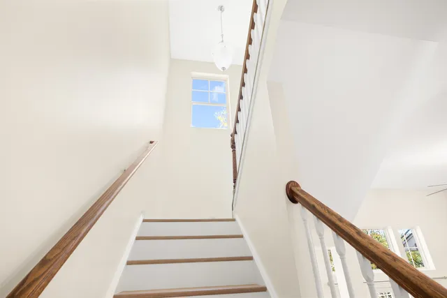 $449,500 | 563 Grosvenor Lane, Aurora, IL 60504