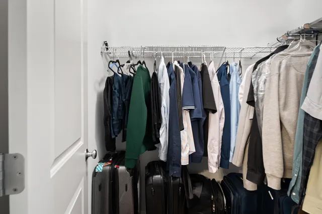 $449,500 | 563 Grosvenor Lane, Aurora, IL 60504