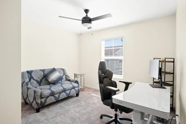 $449,500 | 563 Grosvenor Lane, Aurora, IL 60504