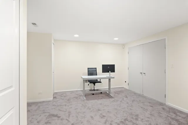 $449,500 | 563 Grosvenor Lane, Aurora, IL 60504