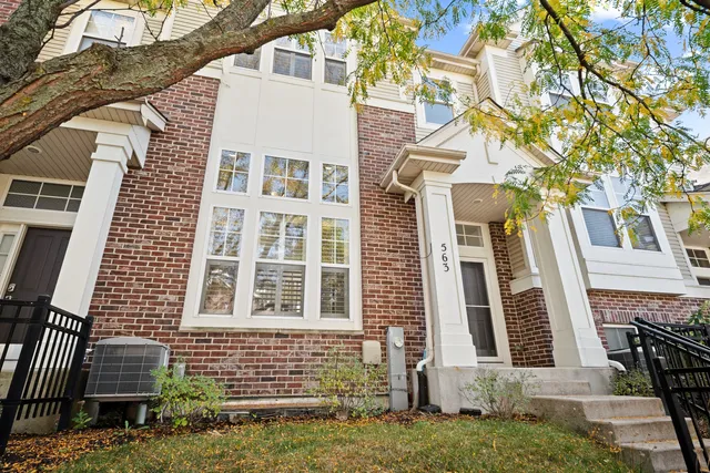 $449,500 | 563 Grosvenor Lane, Aurora, IL 60504