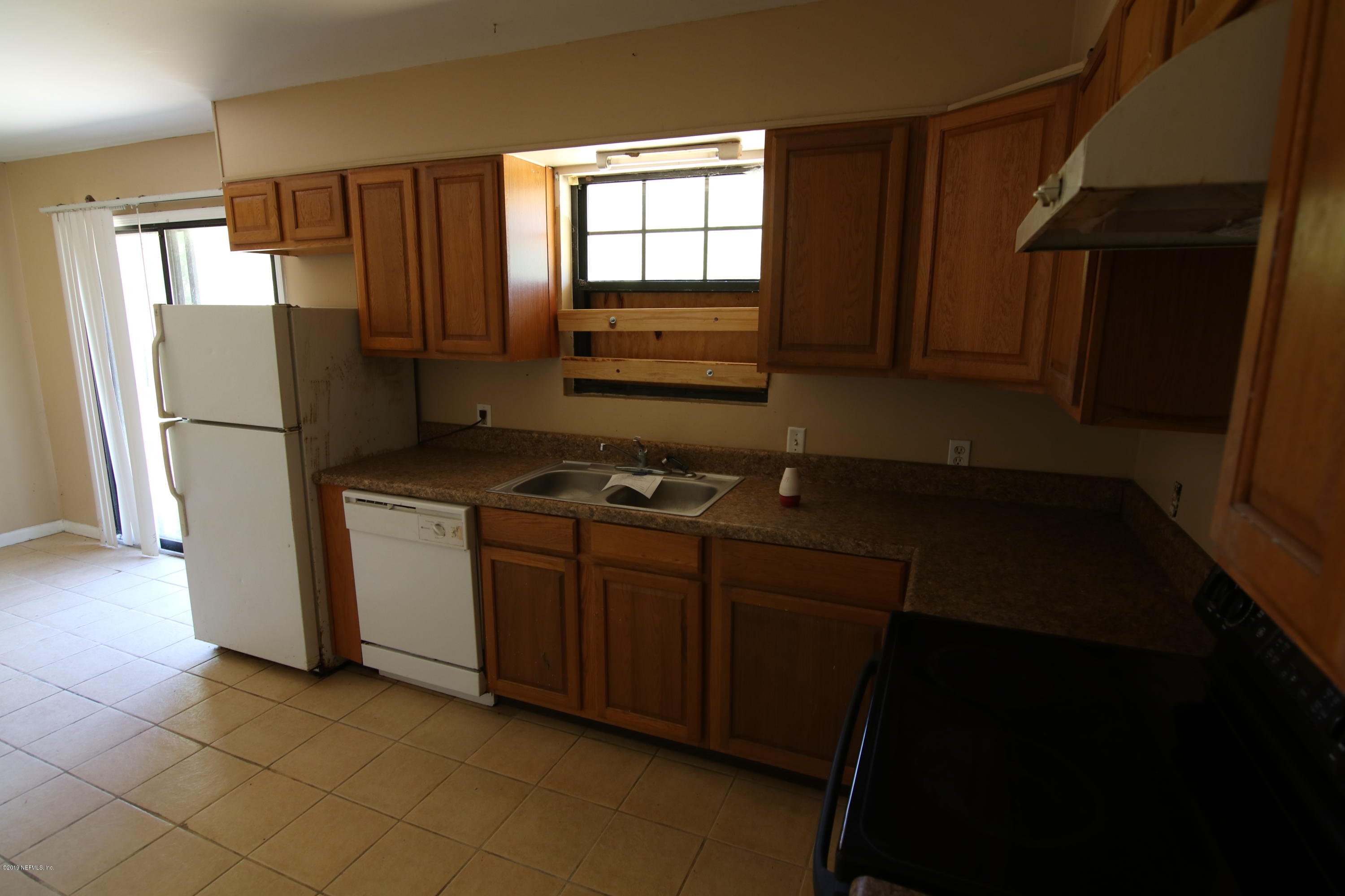 54344 Hurst Road Callahan, FL 32011 - Photo 33 of 55 a kitchen with a refrigerator and a stove