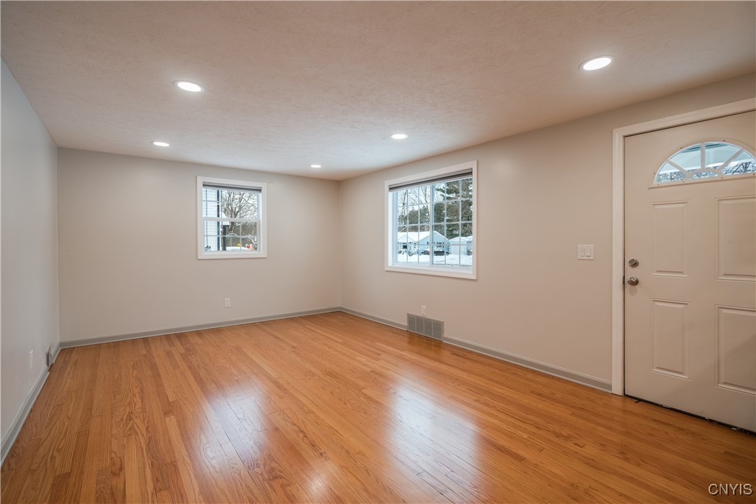 5986 Smith Road Cicero, NY 13212 - Photo 9 of 48