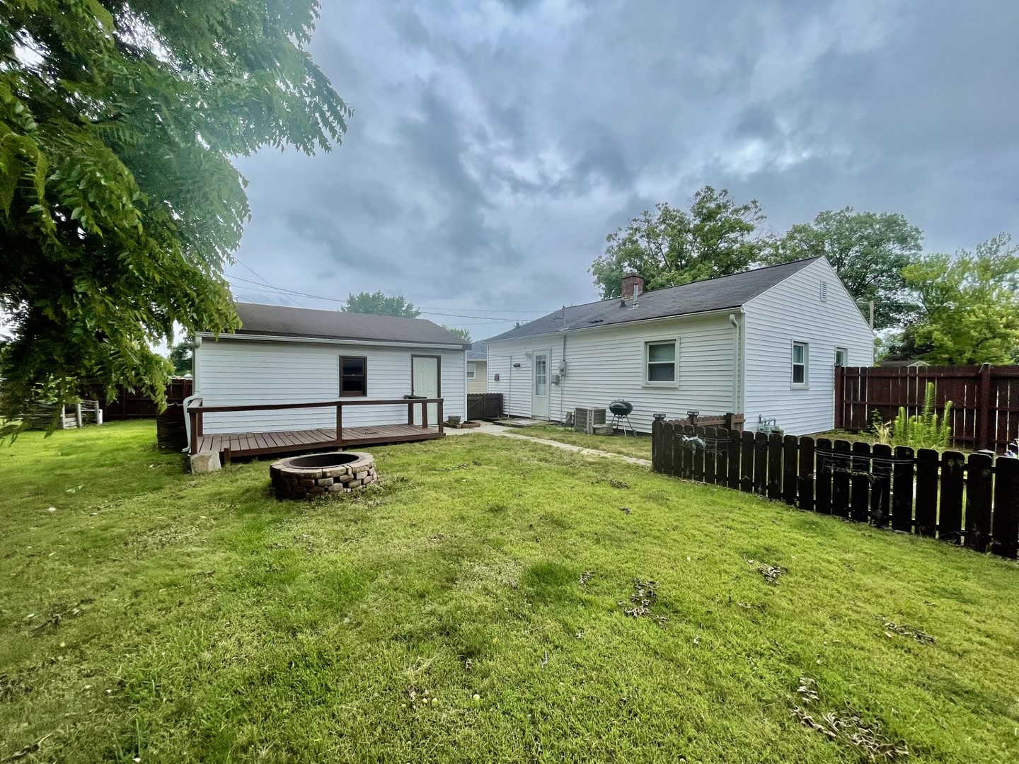 2026 Melba Place Peru, IL 61354 - Photo 2 of 12