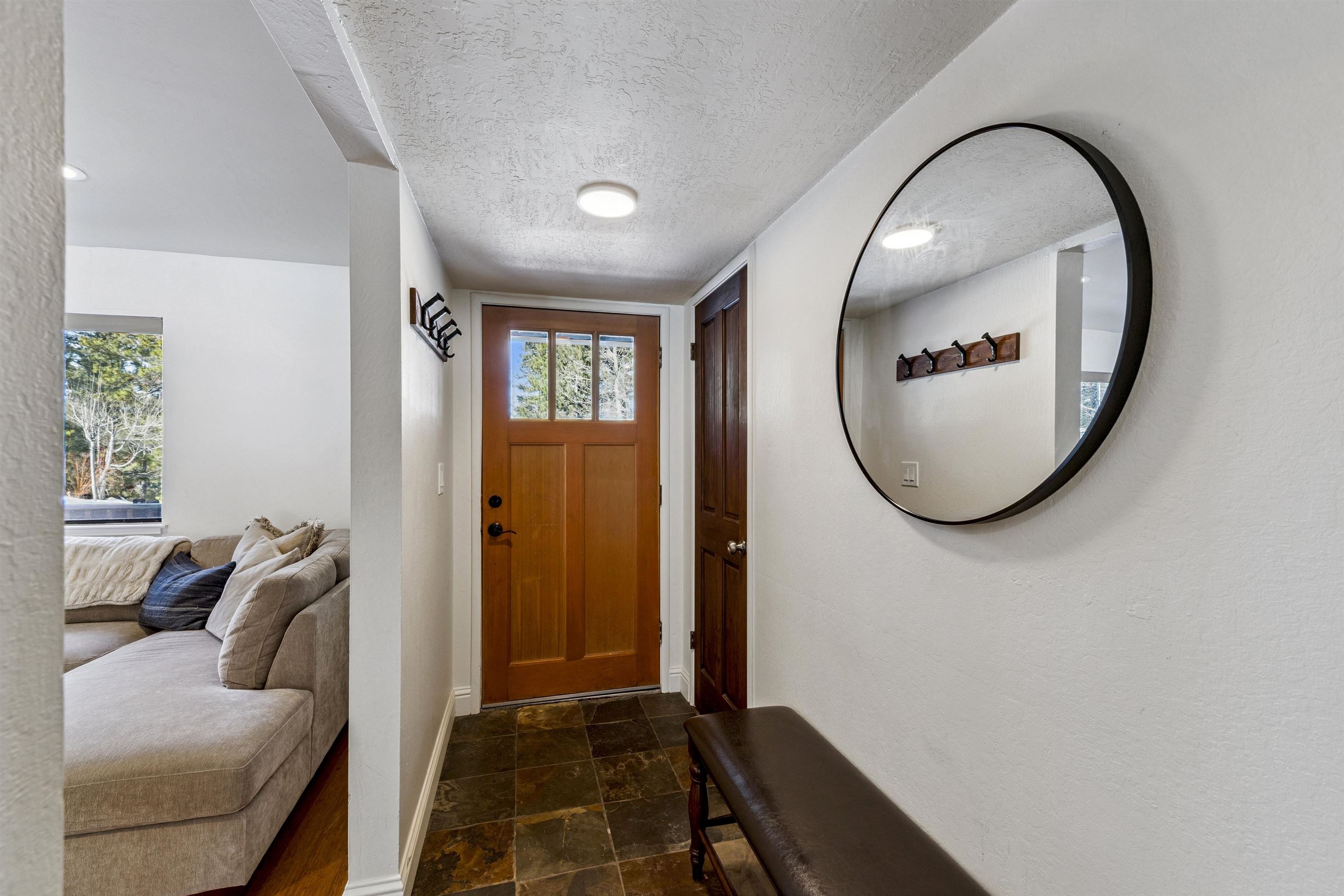 10895 Jeffery Pine Road Truckee, CA 96161 - Photo 5 of 25 a view of a livingroom with furniture and mirror