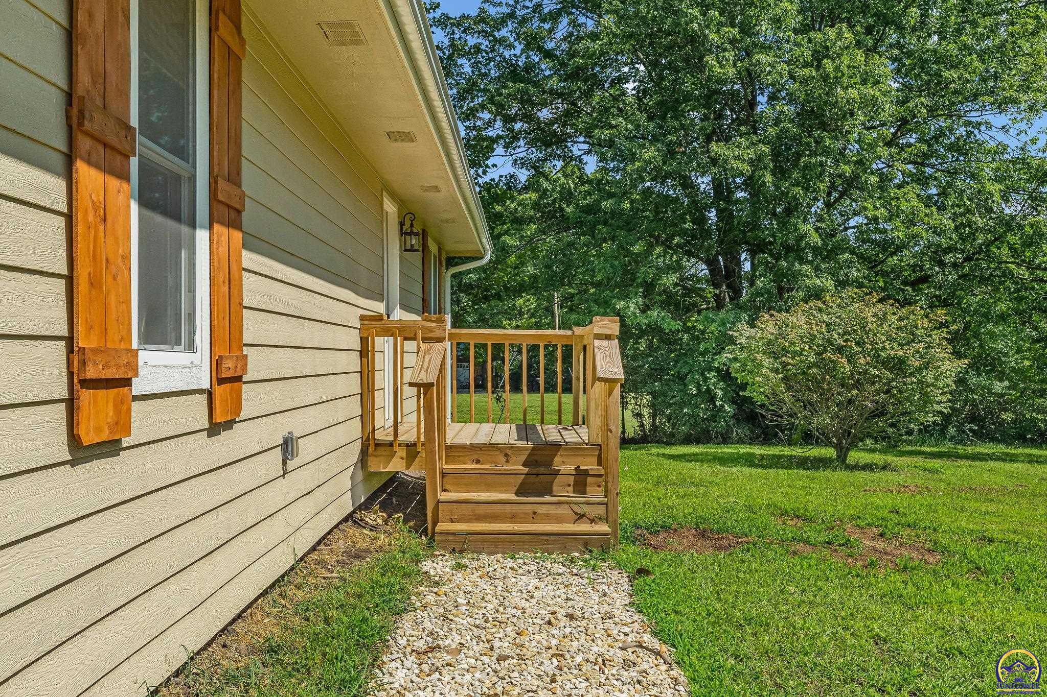 8011 Southeast Croco Road Berryton, KS 66409 - Photo 8 of 50