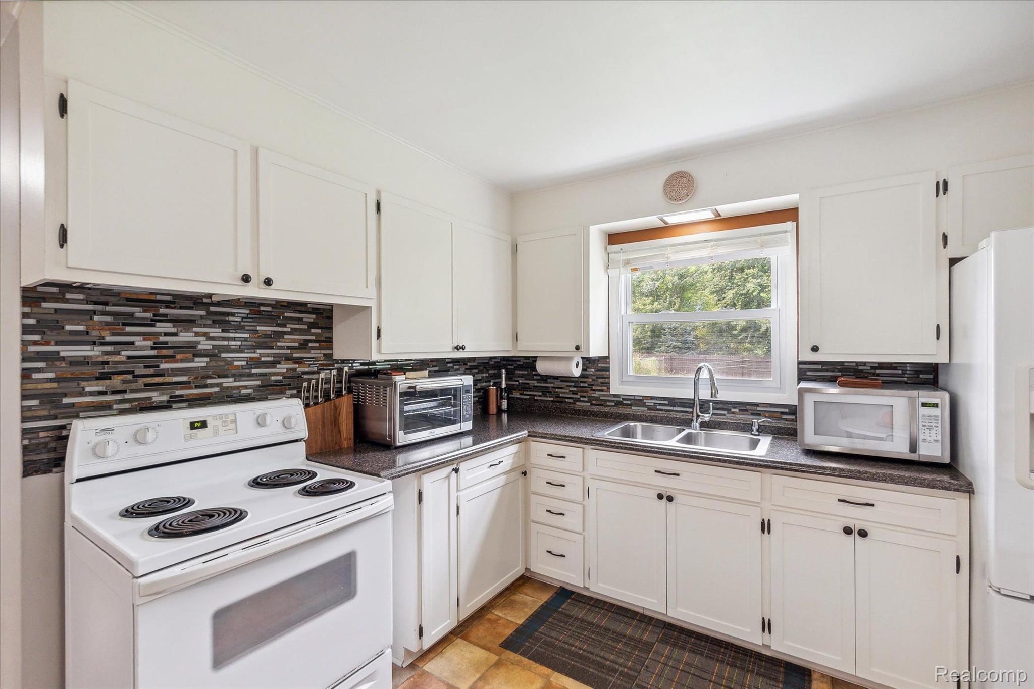 2137 Covert Road Burton, MI 48509 - Photo 8 of 25 Kitchen