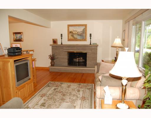 1561 West Ingomar Road Franklin Park, PA 15237 - Photo 6 of 14 Living Room.