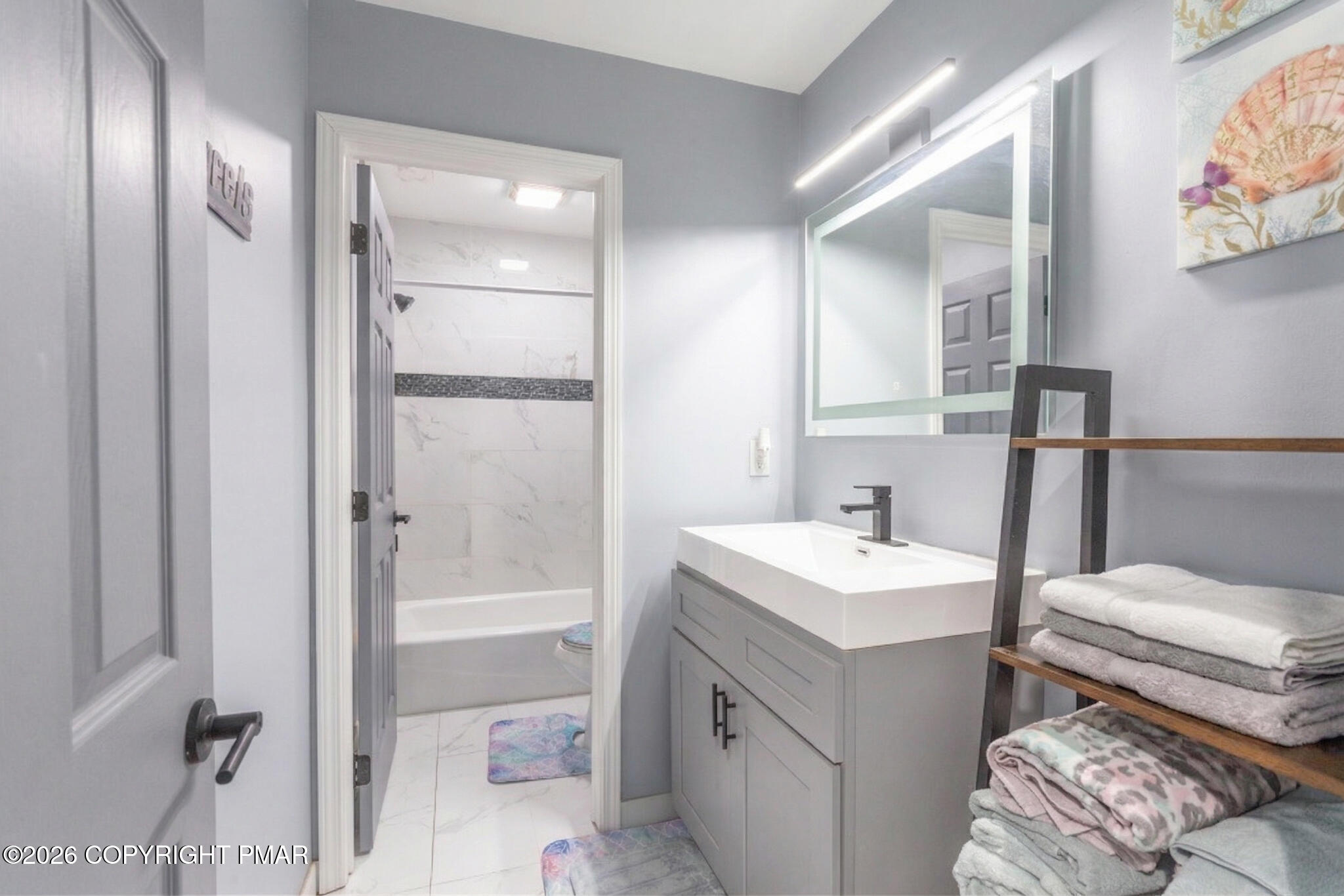 207 Hawks Nest Road East Stroudsburg, PA 18302 - Photo 39 of 46 2nd floor full bath