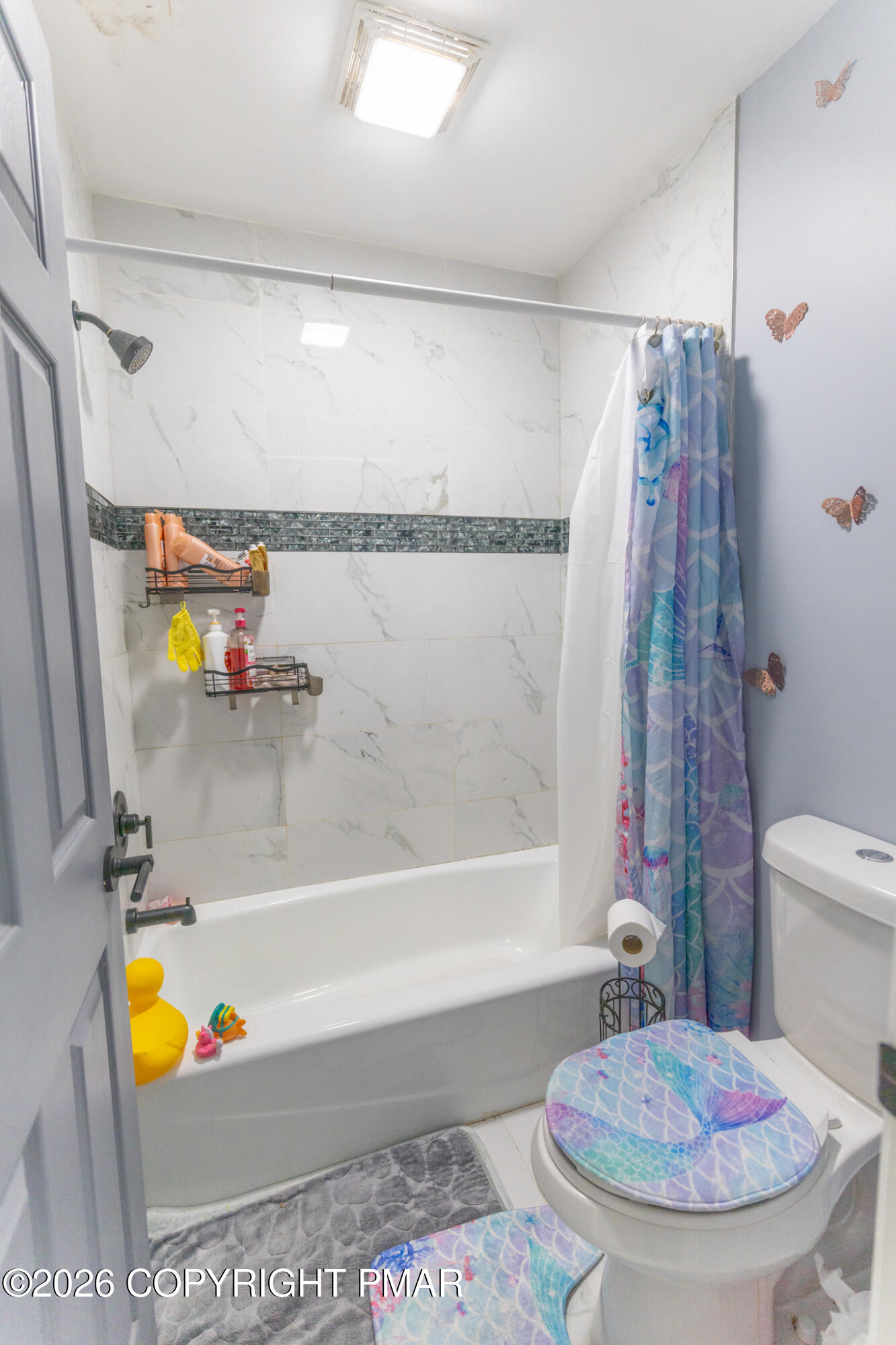 207 Hawks Nest Road East Stroudsburg, PA 18302 - Photo 40 of 46 2nd floor full bathroom