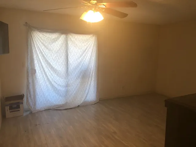 a view of empty room with window