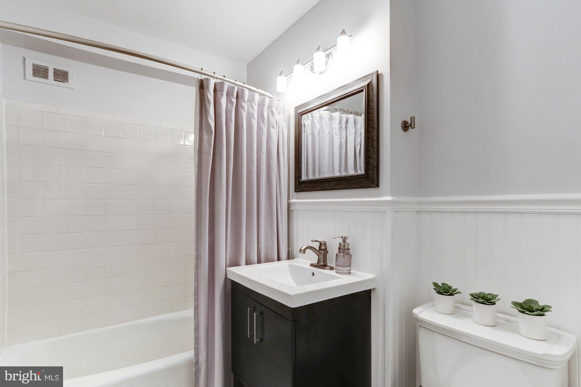 2711 Ordway Street Northwest, Unit 303 Washington, DC 20008 - Photo 21 of 37 Updated Neutral Bath