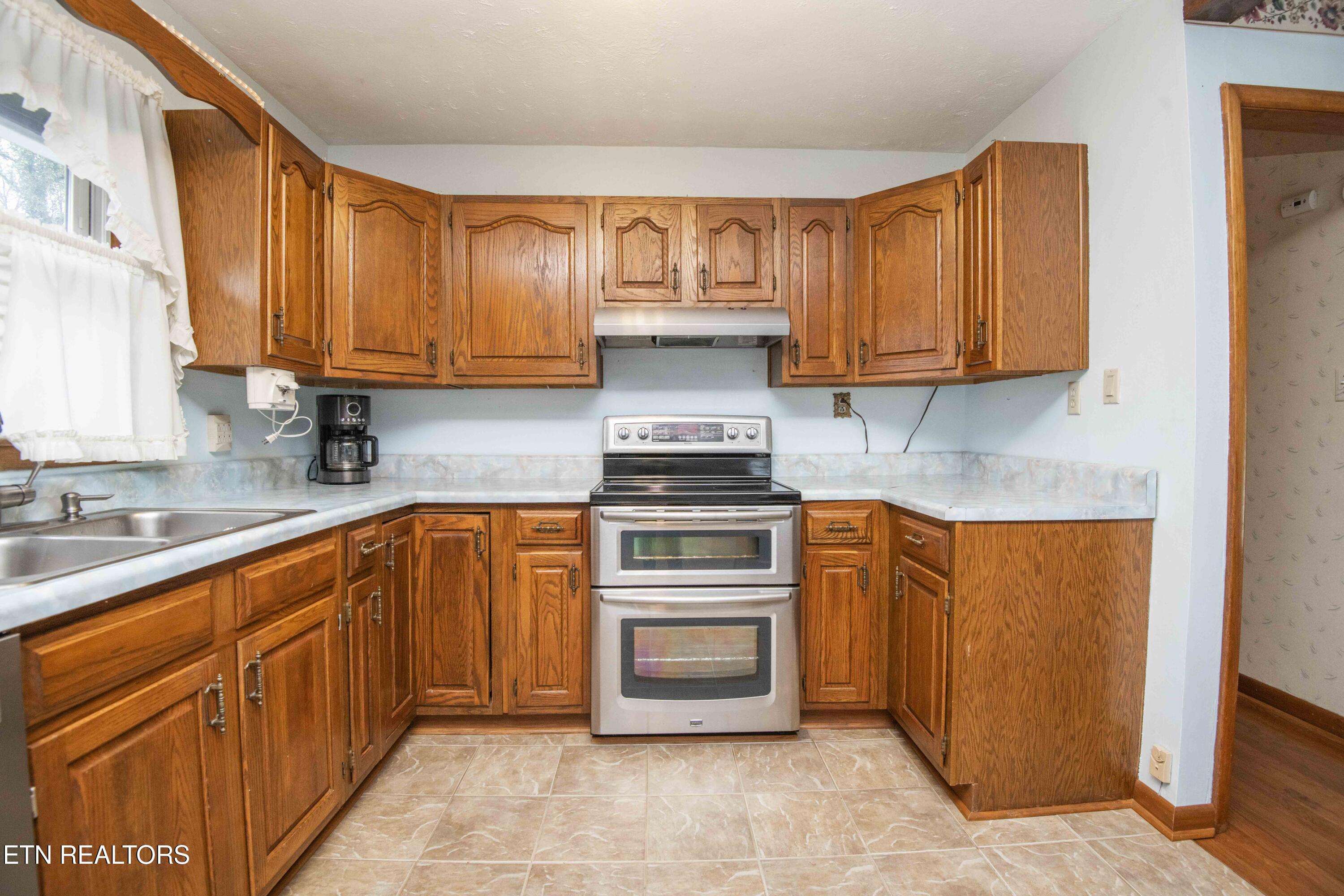 5814 Blossom Road Knoxville, TN 37912 - Photo 23 of 52 Kitchen