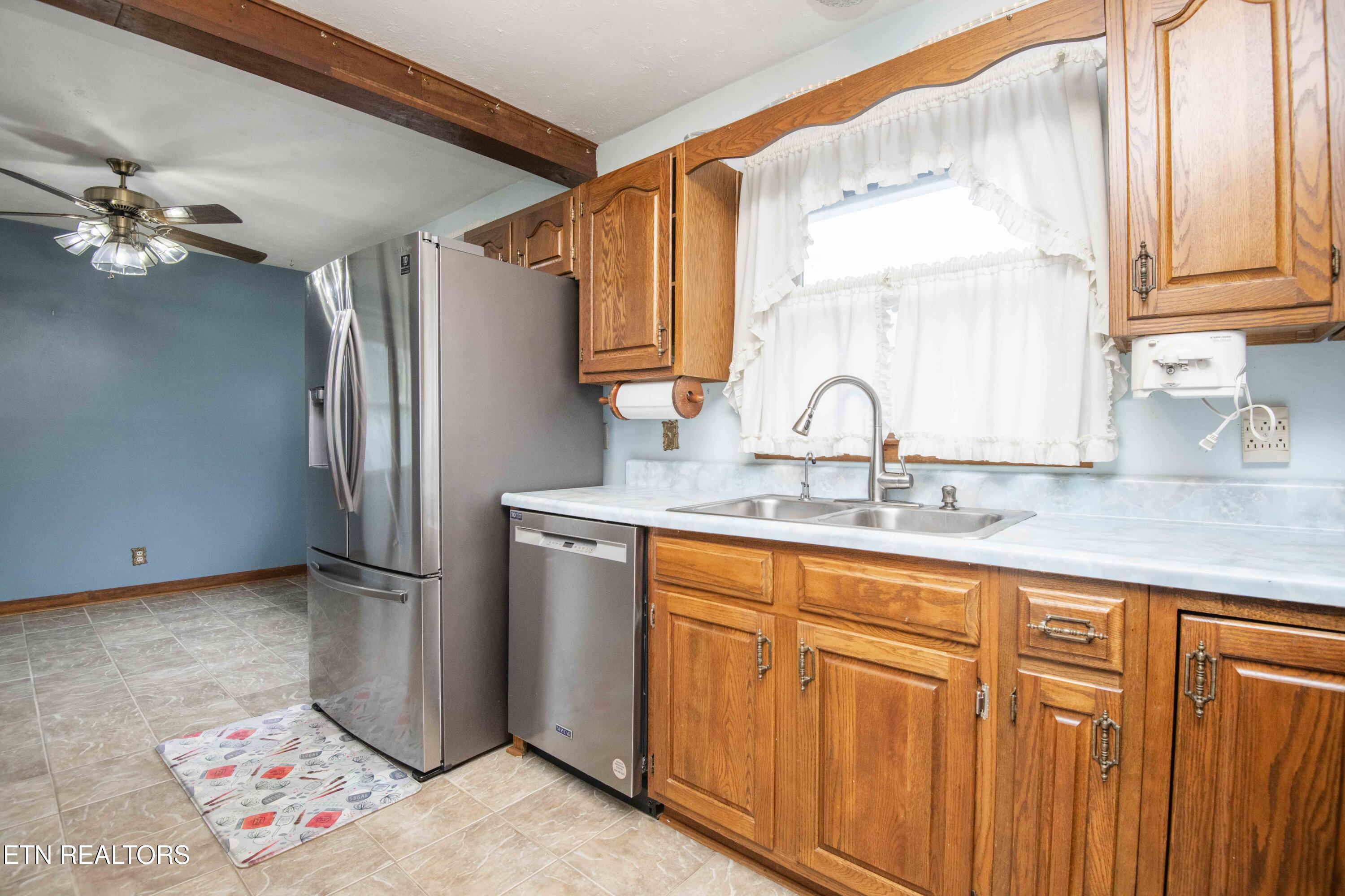 5814 Blossom Road Knoxville, TN 37912 - Photo 26 of 52 All Appiances Convey