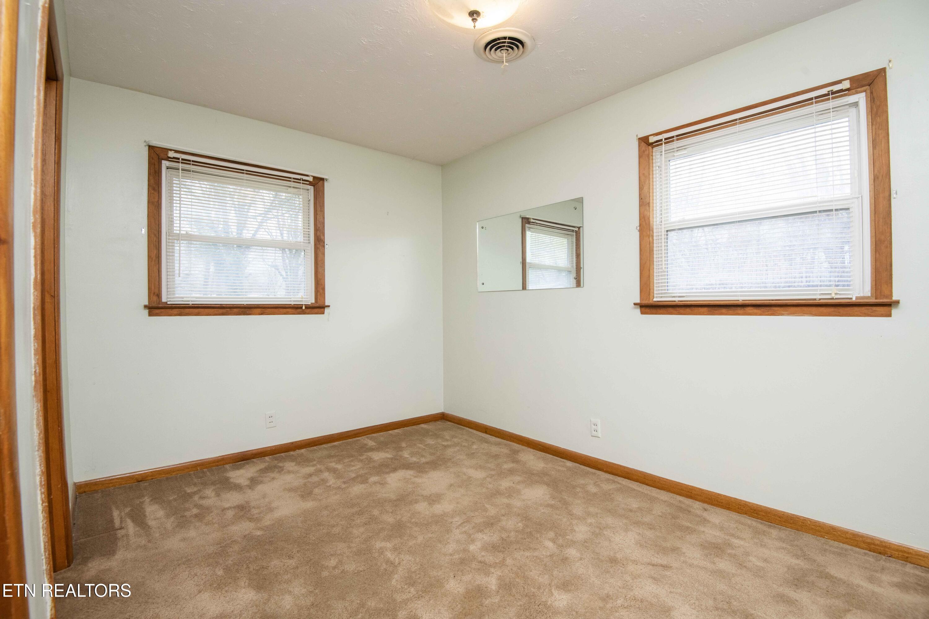 5814 Blossom Road Knoxville, TN 37912 - Photo 32 of 52 Bedroom Main Level