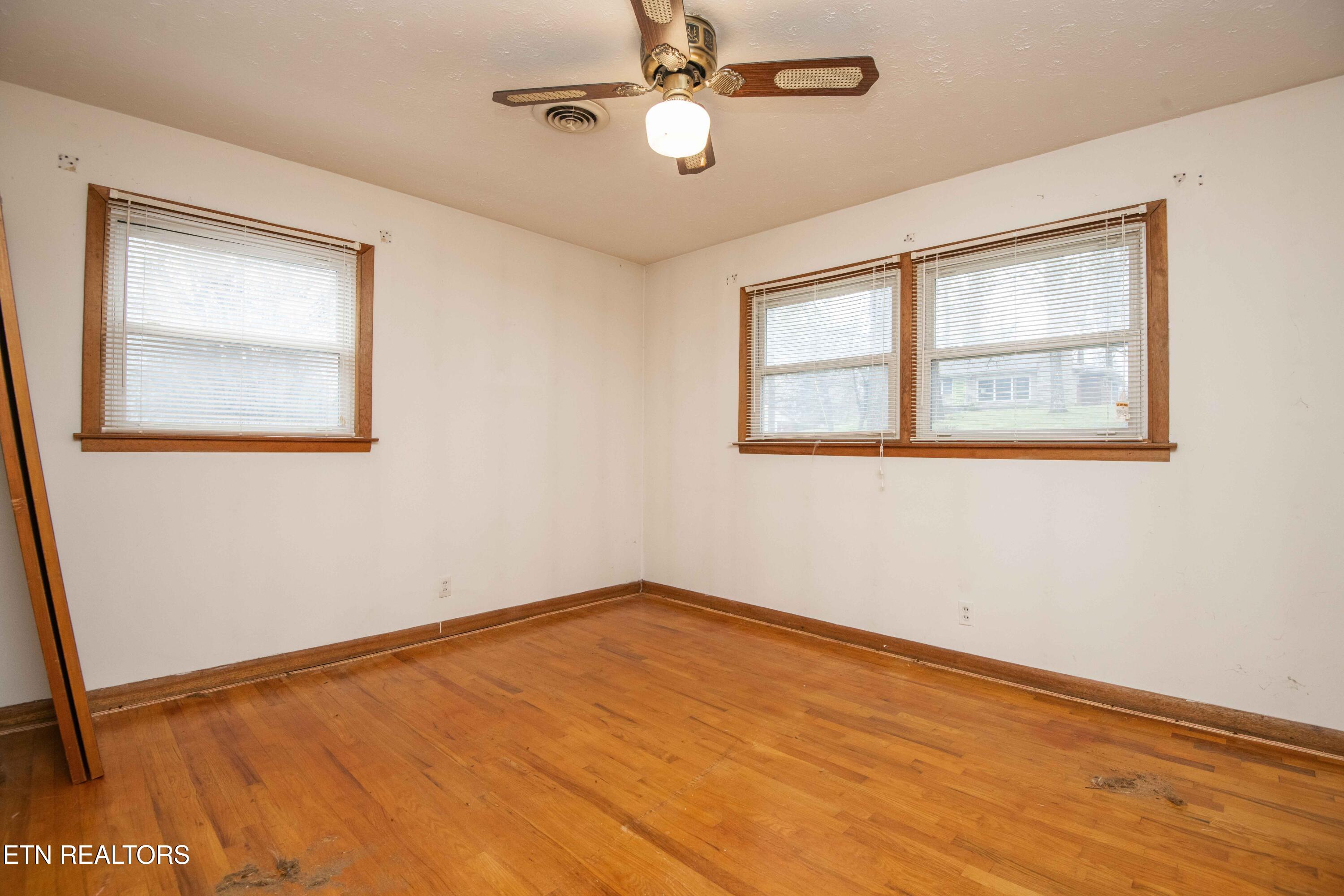 5814 Blossom Road Knoxville, TN 37912 - Photo 33 of 52 Bedroom Main Level