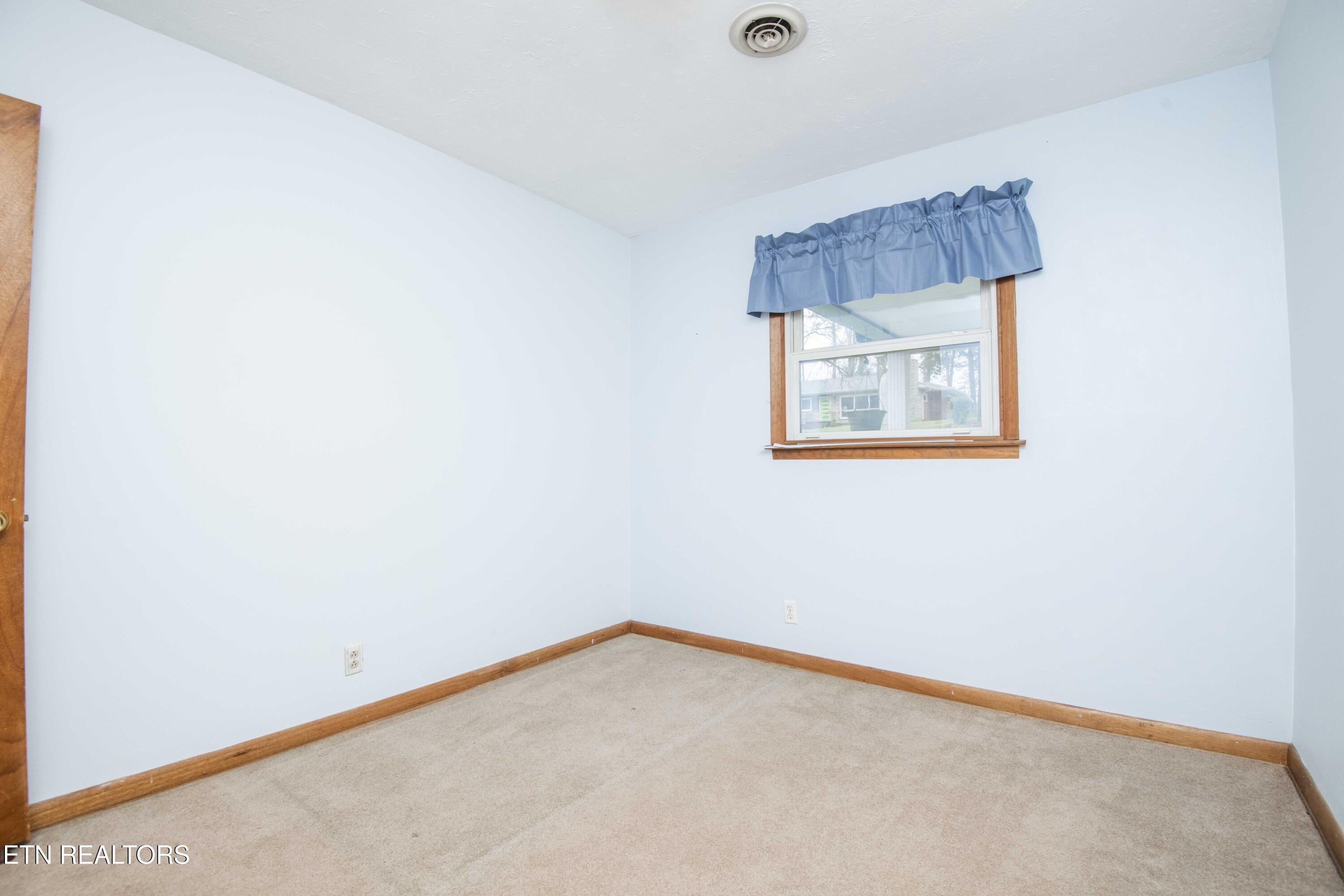 5814 Blossom Road Knoxville, TN 37912 - Photo 39 of 52 Bedroom