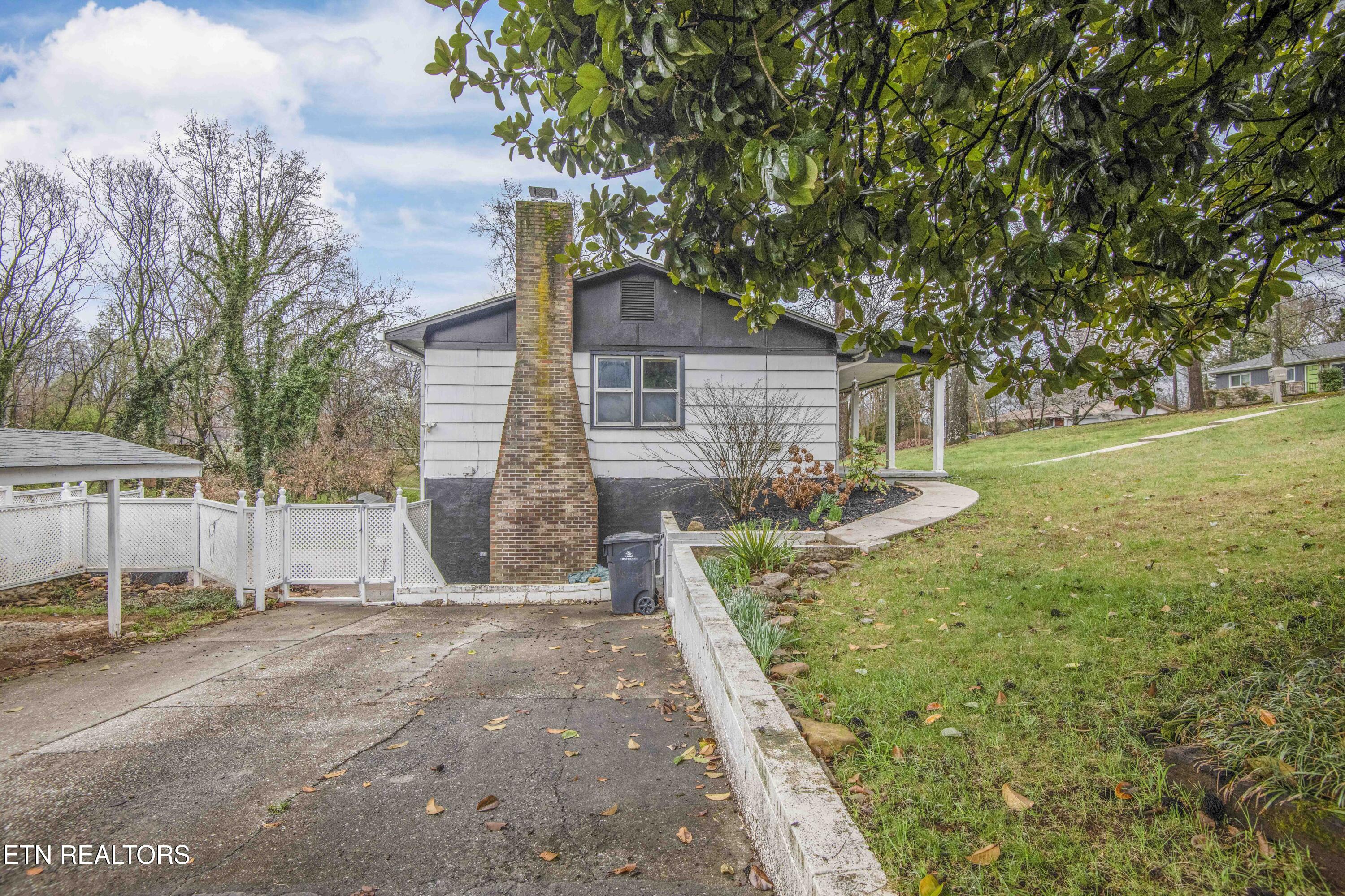 5814 Blossom Road Knoxville, TN 37912 - Photo 5 of 52 Large Driveway W/ Car Port