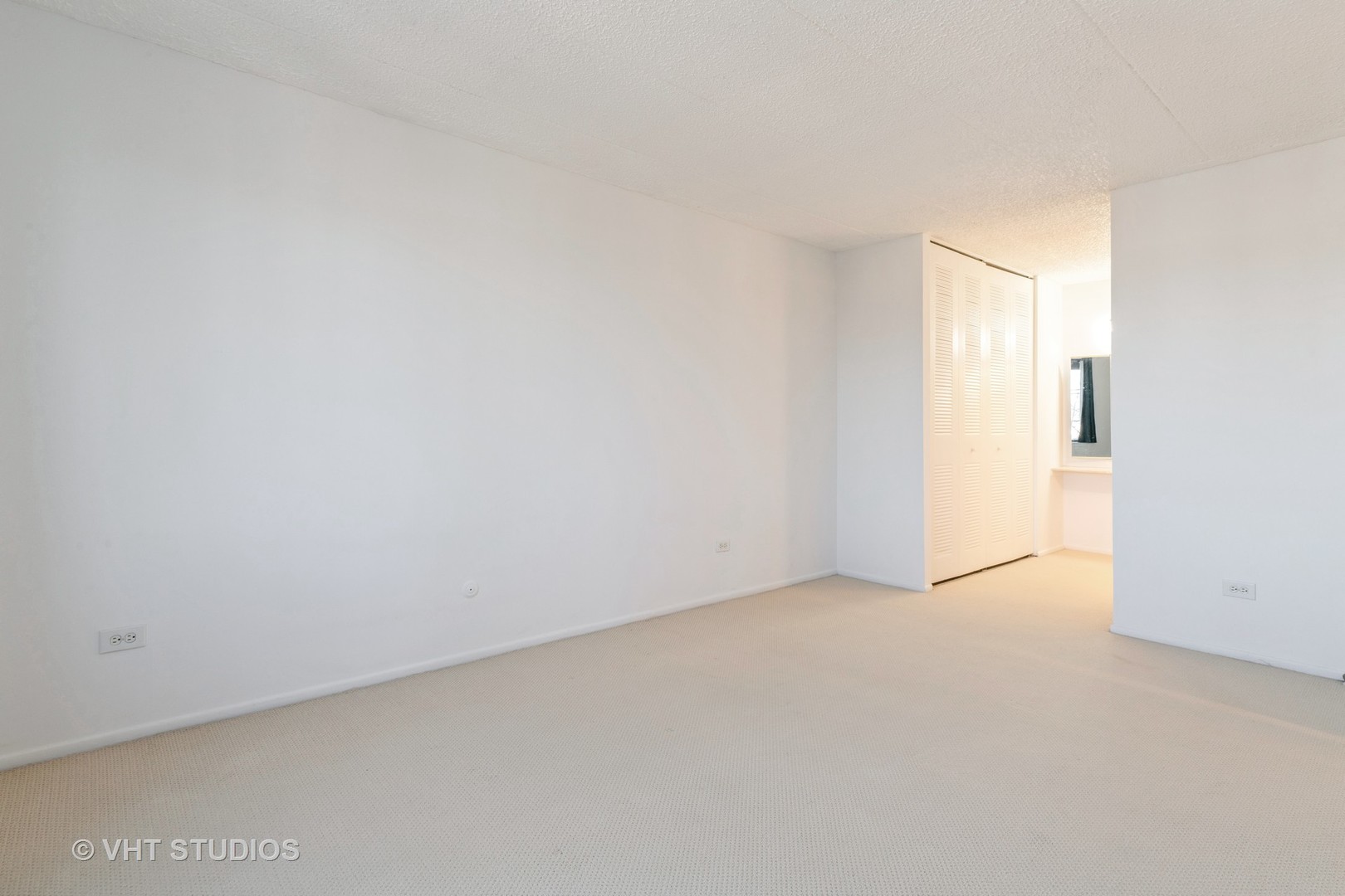 9701 North Dee Road, Unit 5M Niles, IL 60714 - Photo 6 of 21 a view of an empty room