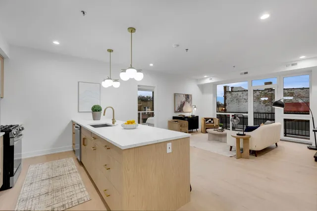 $439,000 | 3204 North Kostner Avenue, Unit 204, Chicago, IL 60641