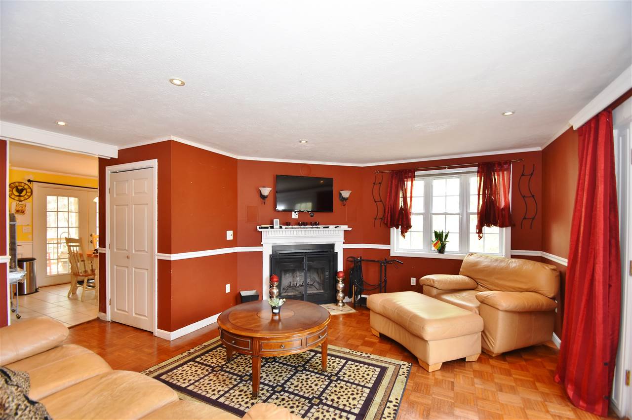 13 Blackberry Road, Unit R Derry, NH 03038 - Photo 2 of 16