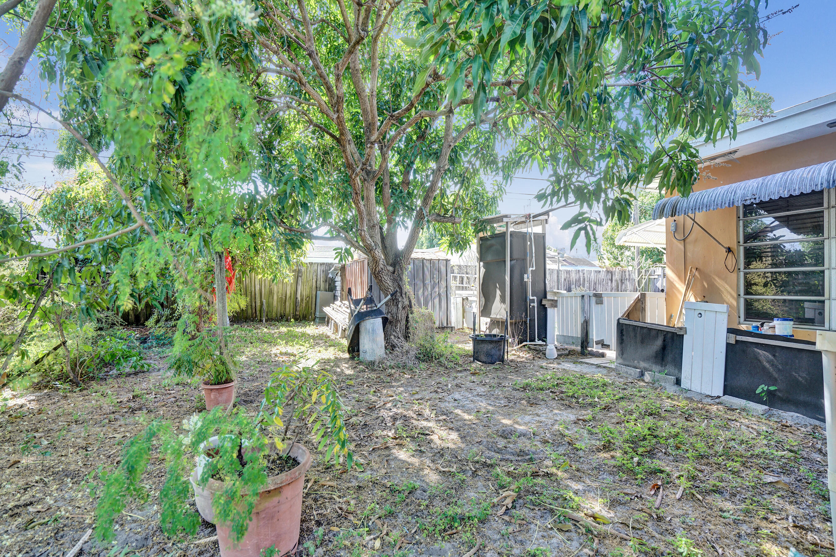640 Northeast 24th Street Pompano Beach, FL 33064 - Photo 31 of 35 a backyard of a house with seating space