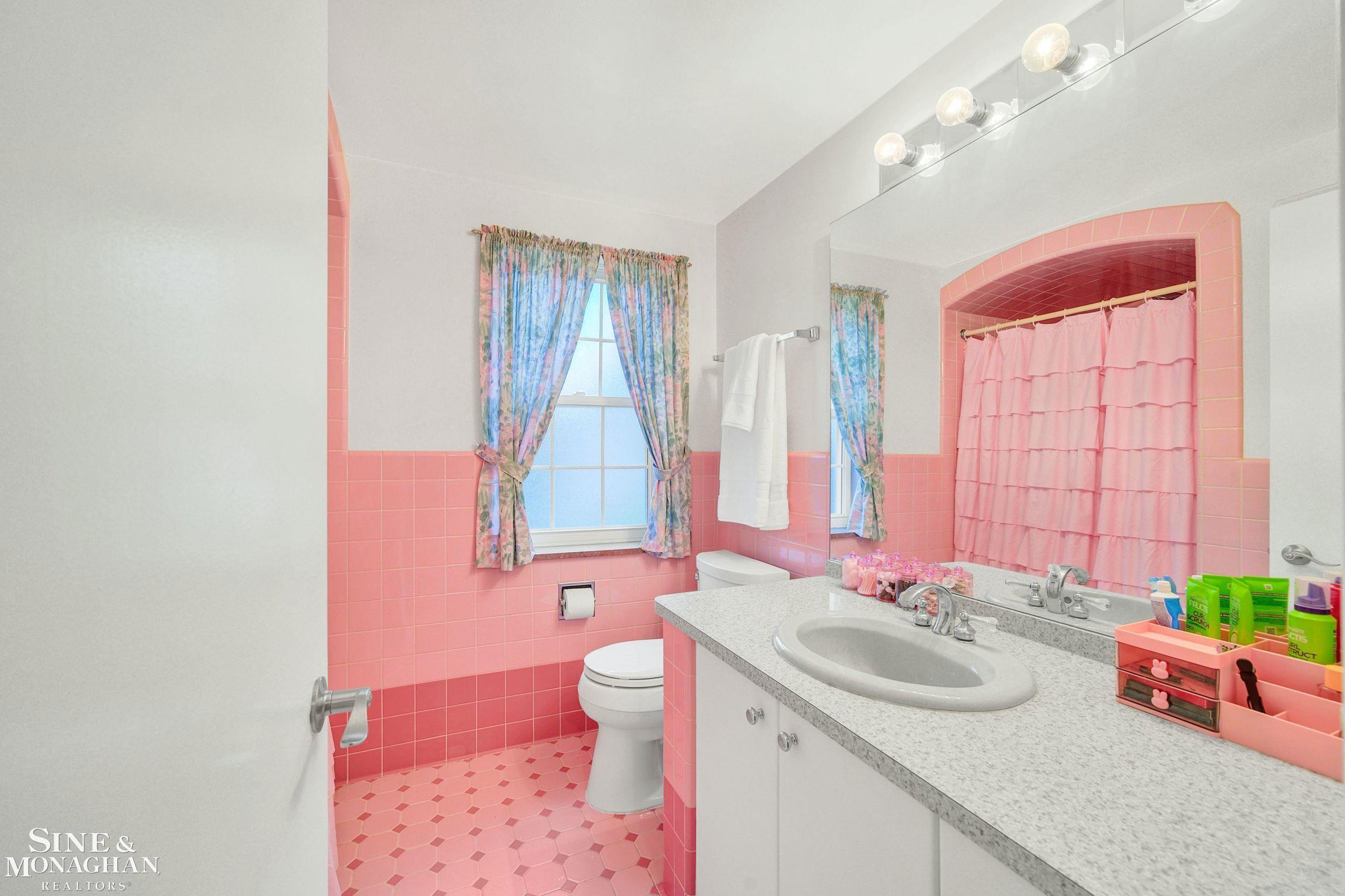 1886 Severn Road Grosse Pointe, MI 48236 - Photo 24 of 38 50147873-8d99fa1a-a87c-4433-bc29-cdc1ab2fde1e.JPG