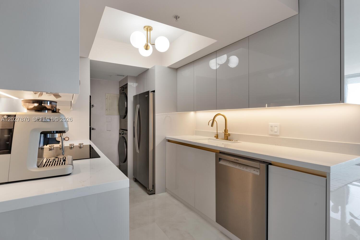 90 Alton Road, Unit 2207 Miami Beach, FL 33139 - Photo 14 of 24