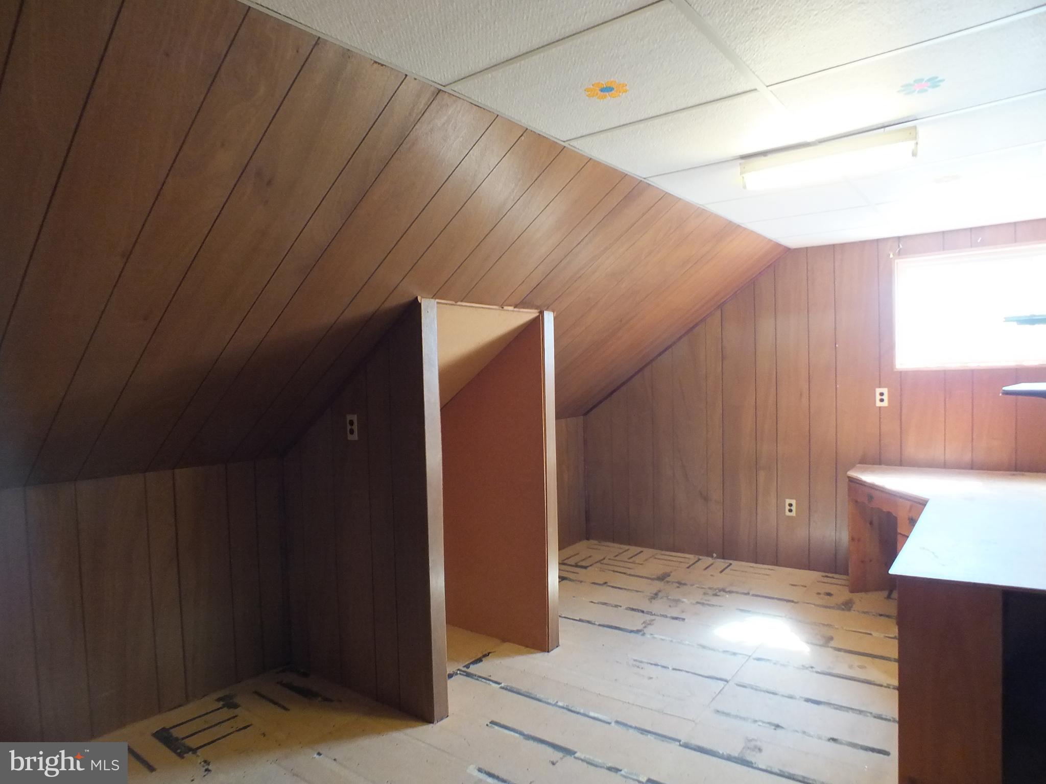 543 Poole Road Westminster, MD 21157 - Photo 20 of 31 Bedroom #3 has built in study area