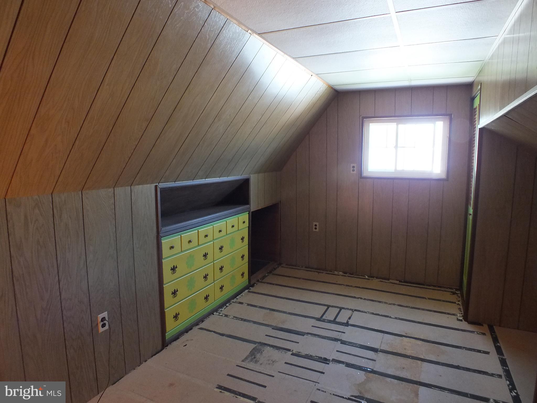 543 Poole Road Westminster, MD 21157 - Photo 22 of 31 Bedroom #5 also has built ins and 2 closets
