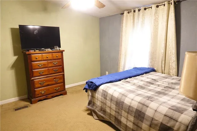 a view of empty room with window