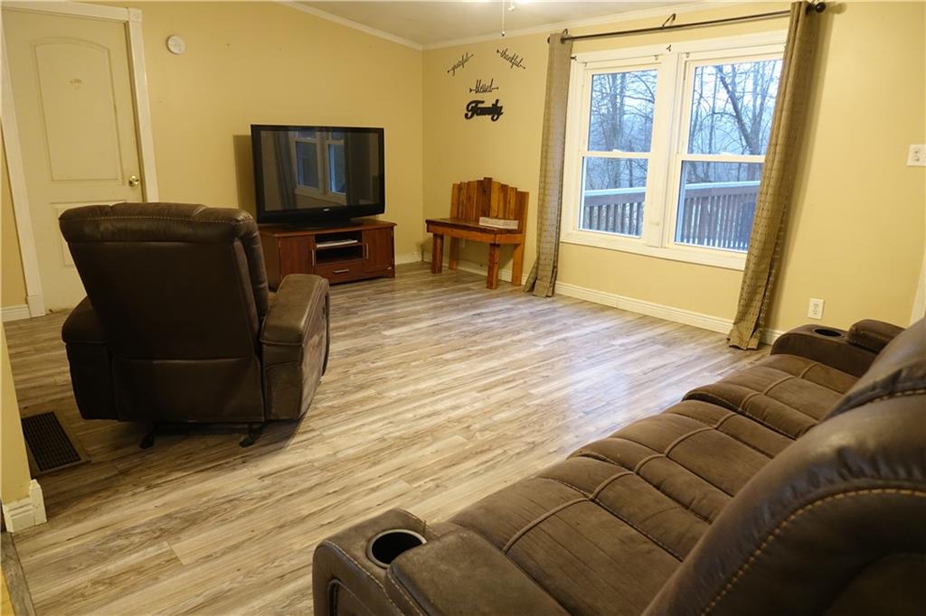 623 South Clearfield Road Cabot, PA 16023 - Photo 2 of 38