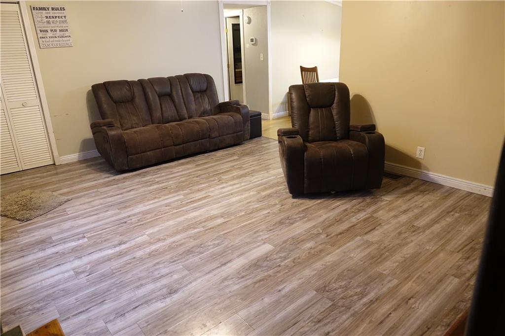 623 South Clearfield Road Cabot, PA 16023 - Photo 4 of 38