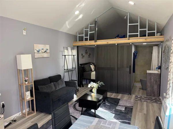 $1,750 | 13298 County Road 190, Unit PECAN, Alvin, TX 77511