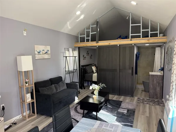 $1,600 | 13298 County Road 190, Unit PECAN, Alvin, TX 77511