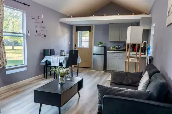 $1,750 | 13298 County Road 190, Unit PECAN, Alvin, TX 77511