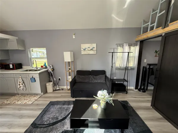 $1,750 | 13298 County Road 190, Unit PECAN, Alvin, TX 77511