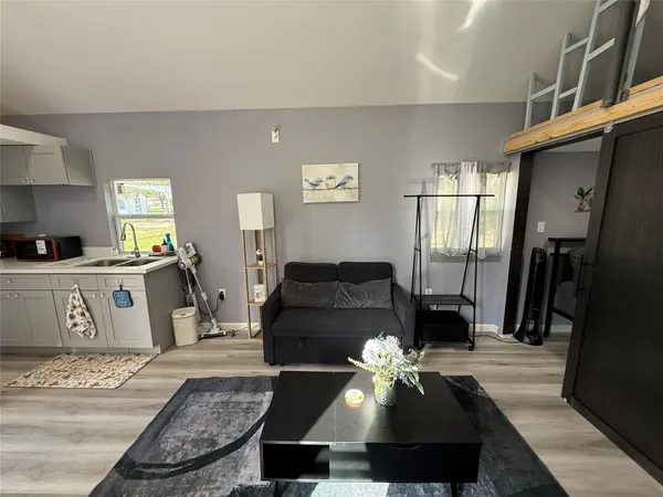 $1,600 | 13298 County Road 190, Unit PECAN, Alvin, TX 77511