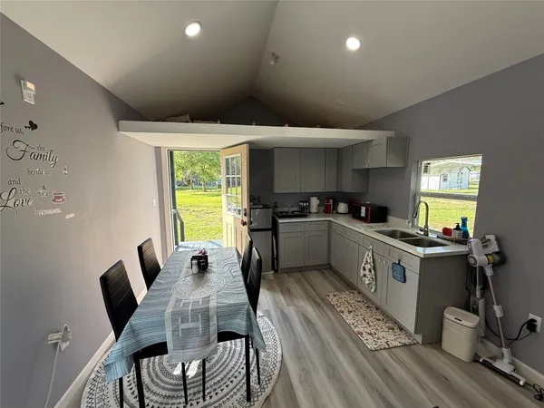 $1,600 | 13298 County Road 190, Unit PECAN, Alvin, TX 77511