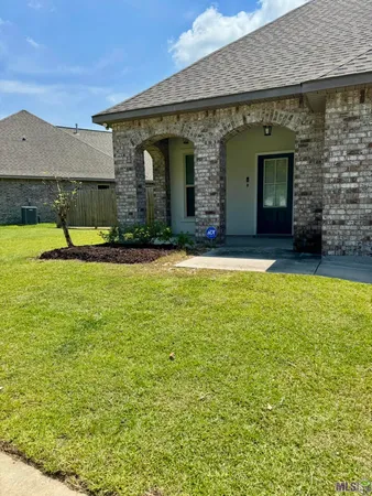 $2,700 | 7306 Kenilworth Crossing Avenue, Baton Rouge, LA 70820