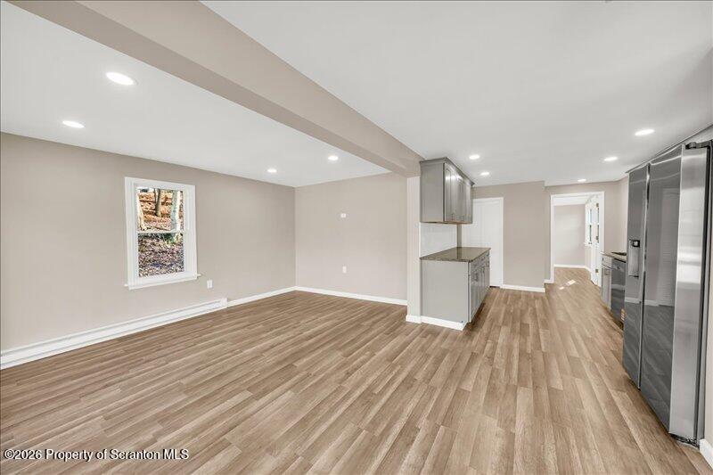 134 Chestnut Street Factoryville, PA 18419 - Photo 7 of 31 Living Room