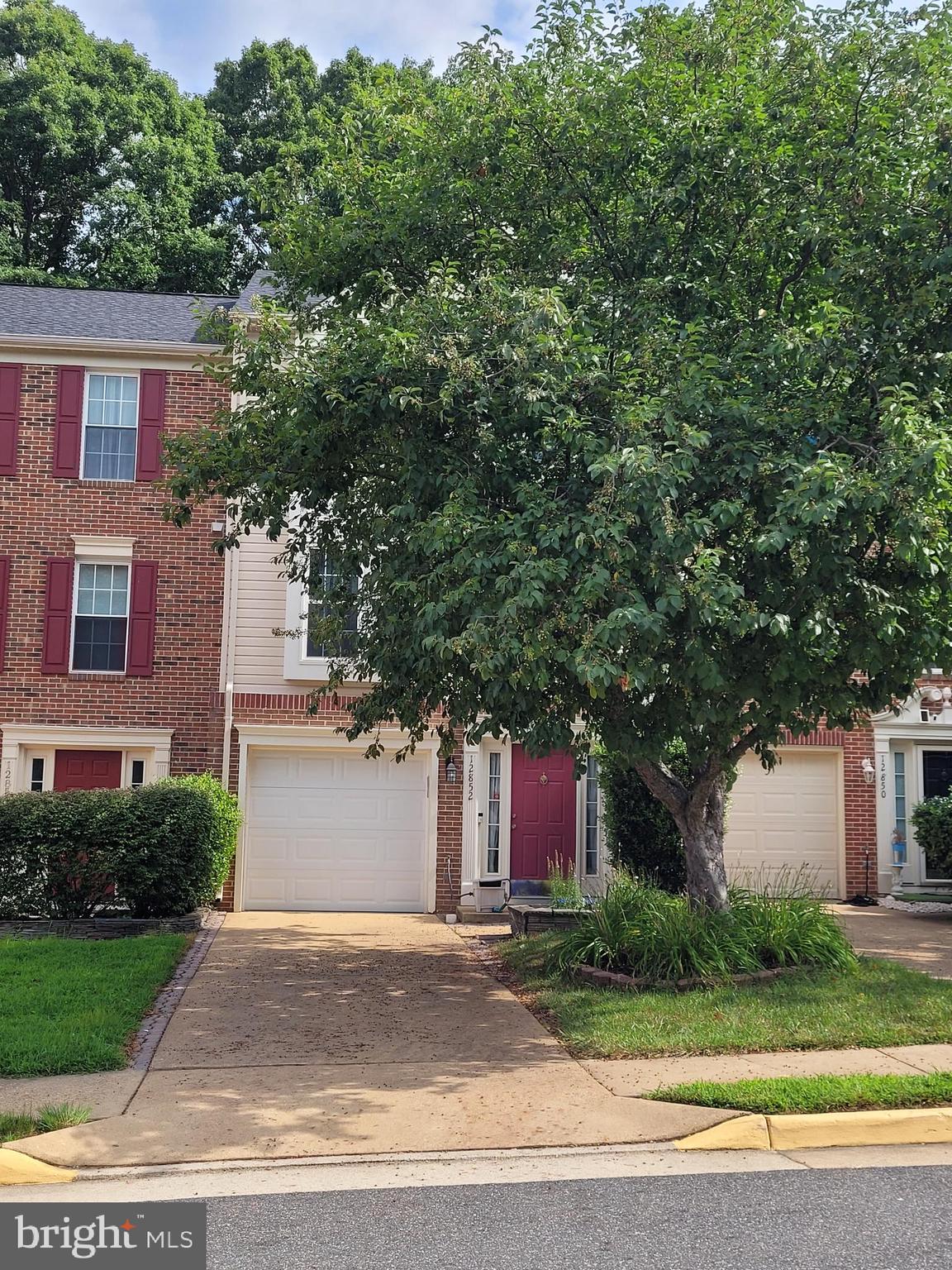 Three level townhouse with garage