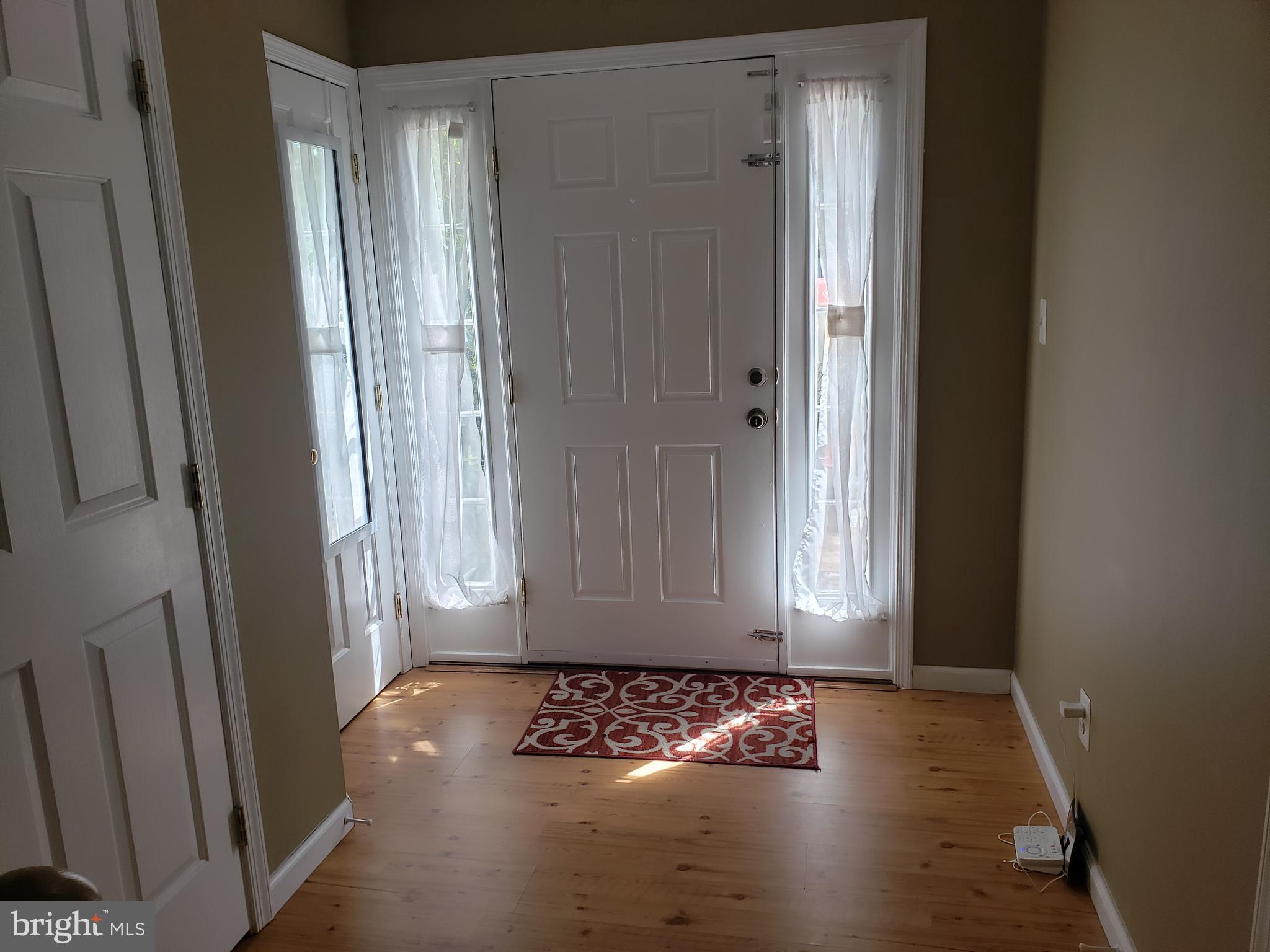 12852 Silvia Loop Woodbridge, VA 22192 - Photo 2 of 20 spacious foyer