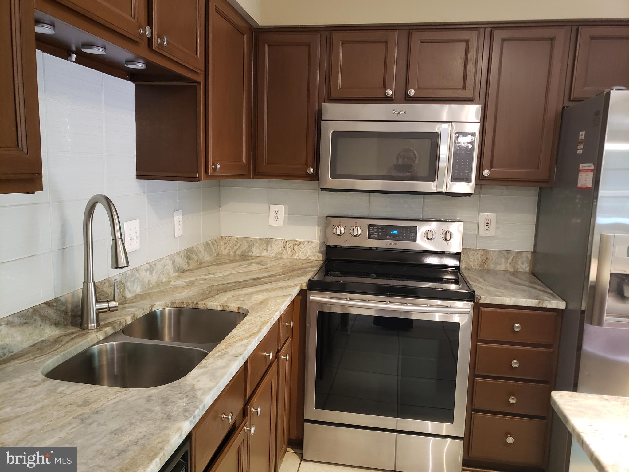 12852 Silvia Loop Woodbridge, VA 22192 - Photo 4 of 20 Granite counters