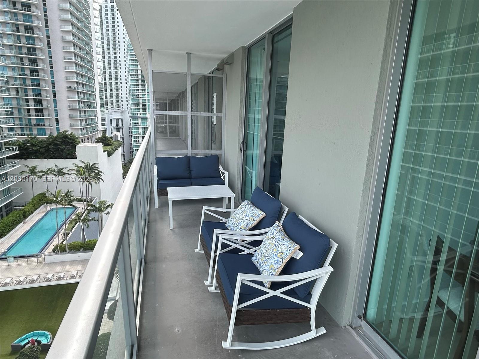 79 Southwest 12th Street, Unit 1710S Miami, FL 33130 - Photo 11 of 25 a living room with furniture